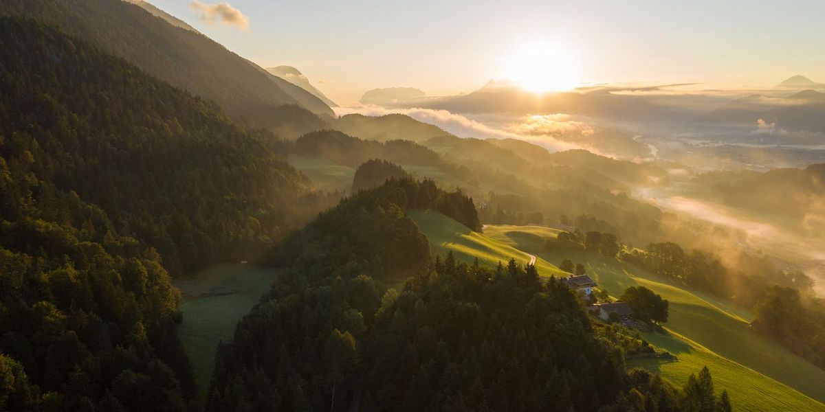 Landschaftsbild mit Sonnenuntergang