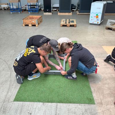 Schüler:innen der NMS Hopfgarten bei Heliotherm