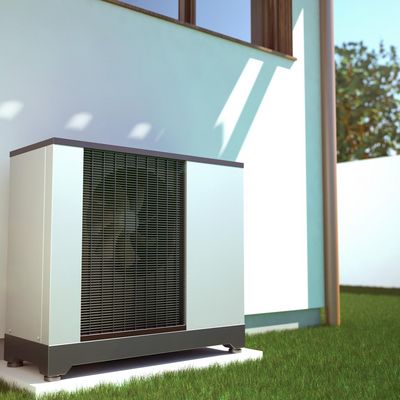 Luftwärmepumpe neben dem Haus, 3D-Darstellung